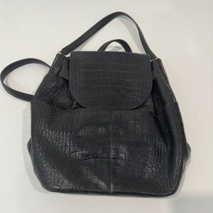 Elegant Black Crocodile-Embossed Women's Bag